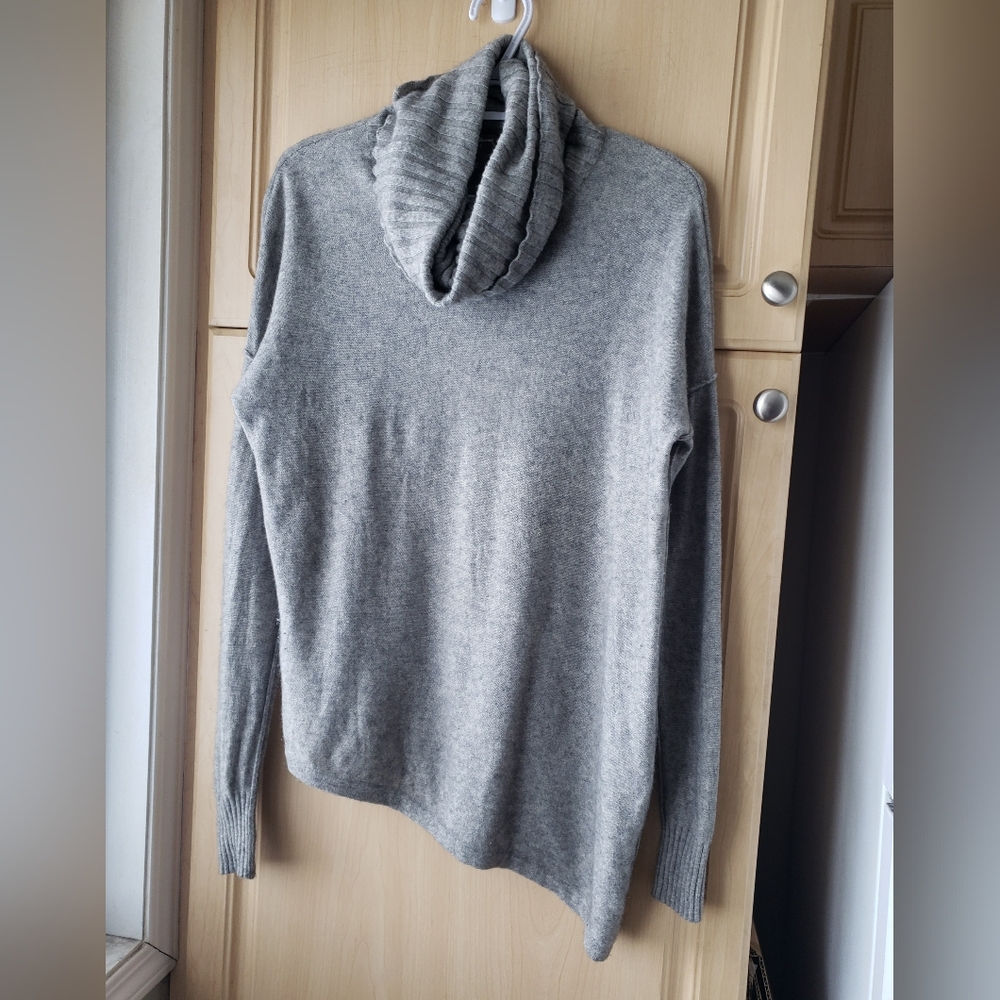 Tommy Bahama 100% Cashmere Cowl Neck Gray Women's Sweater - Picture 3 of 11